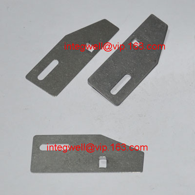 Stripper plate / selvedge plate