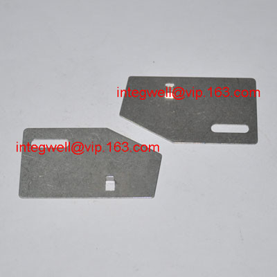 Stripper plate / selvedge plate