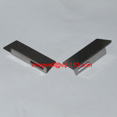 Stripper plate / selvedge plate