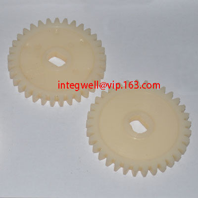 Change gear / weft feeding gear / yarn feeding gear